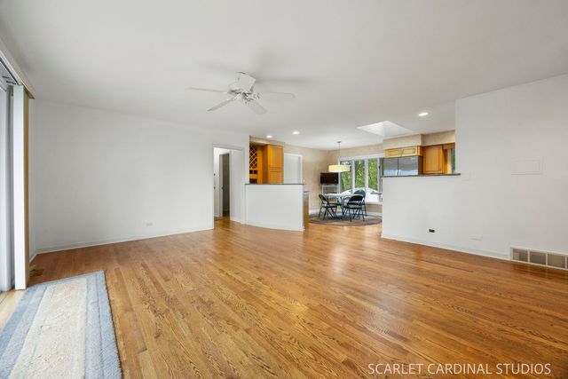 27200 W Lakeview Drive South Drive, Lake Barrington, IL 60084