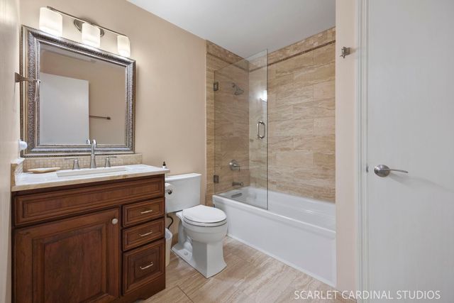 27200 W Lakeview Drive South Drive, Lake Barrington, IL 60084