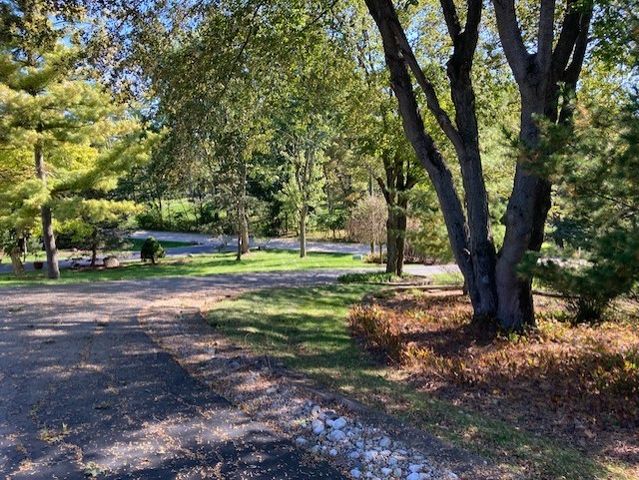 27200 W Lakeview Drive South Drive, Lake Barrington, IL 60084