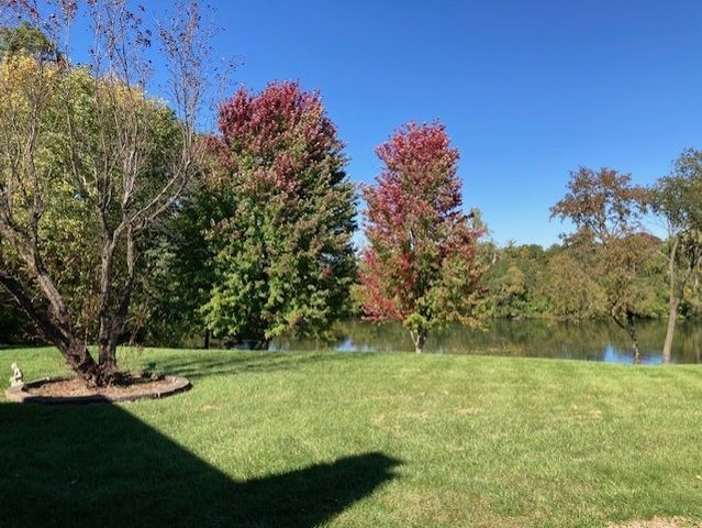 27200 W Lakeview Drive South Drive, Lake Barrington, IL 60084