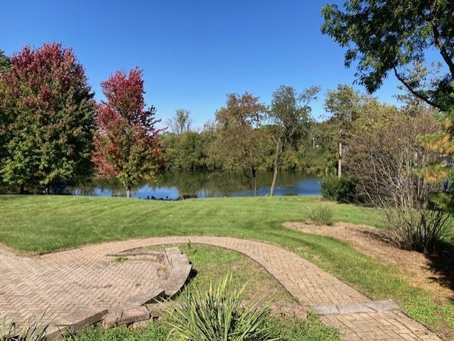27200 W Lakeview Drive South Drive, Lake Barrington, IL 60084