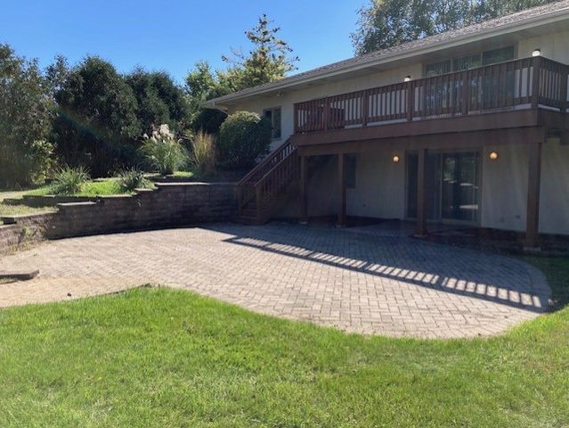 27200 W Lakeview Drive South Drive, Lake Barrington, IL 60084