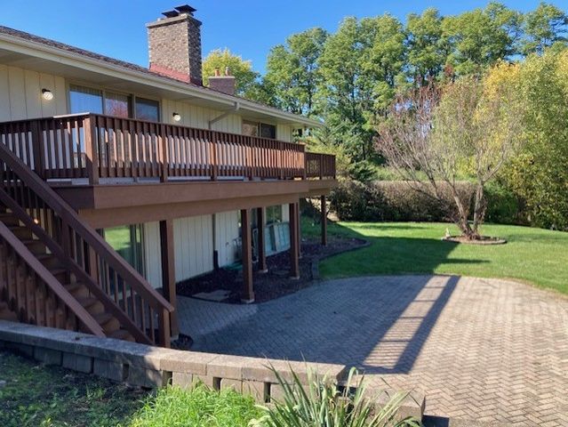 27200 W Lakeview Drive South Drive, Lake Barrington, IL 60084