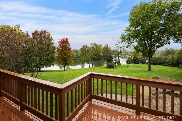 27200 W Lakeview Drive South Drive, Lake Barrington, IL 60084