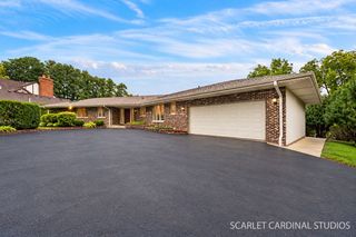 27200 W Lakeview Drive South Drive, Lake Barrington, IL 60084