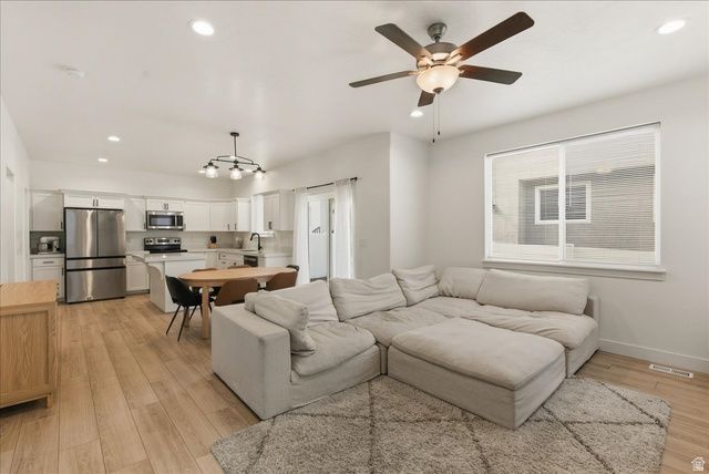 7219 N GREEN PASTURE LN, Eagle Mountain, UT 84005