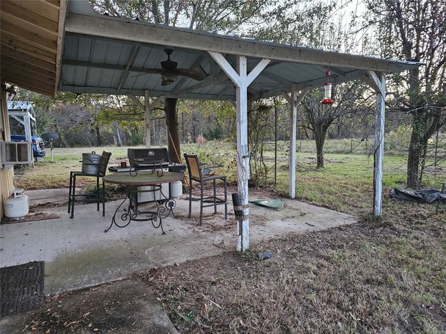 517 County Road 1944, Emory, TX 75440