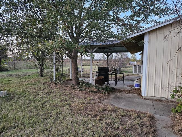 517 County Road 1944, Emory, TX 75440