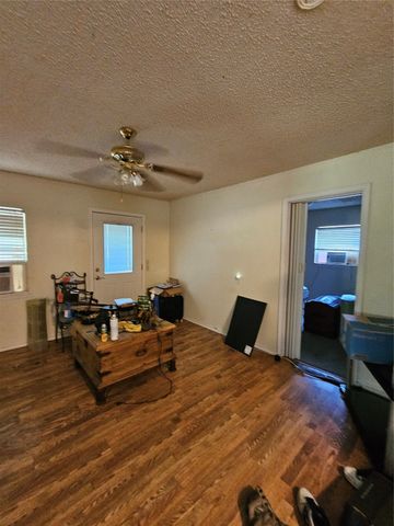 517 County Road 1944, Emory, TX 75440