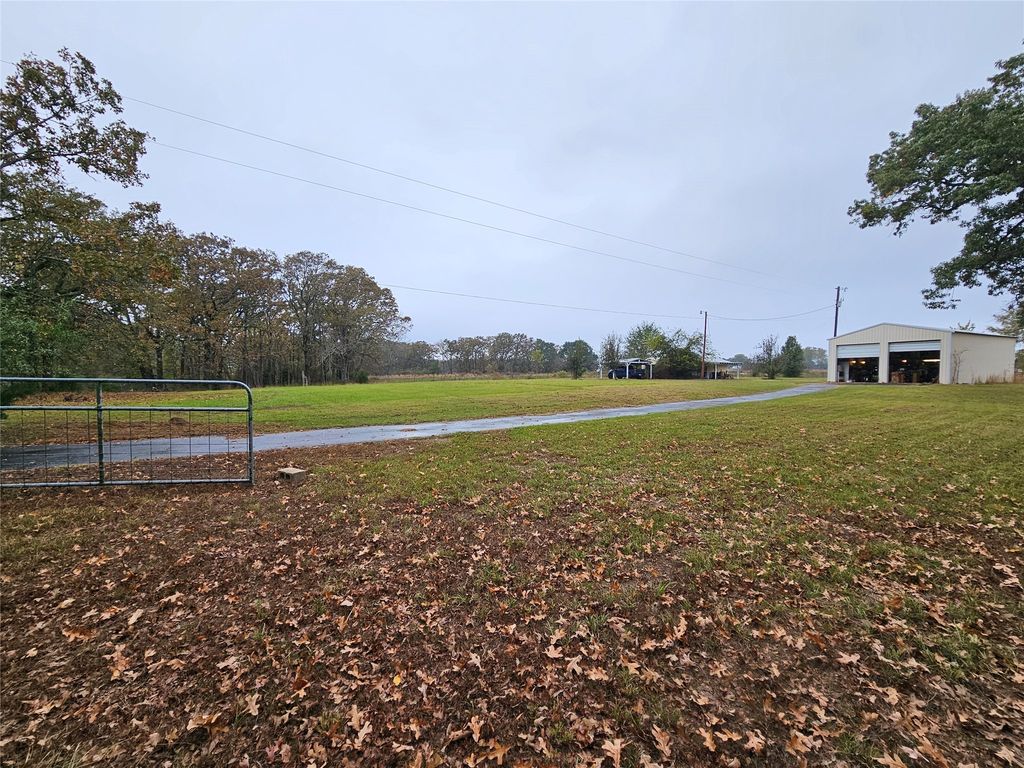 517 County Road 1944, Emory, TX 75440