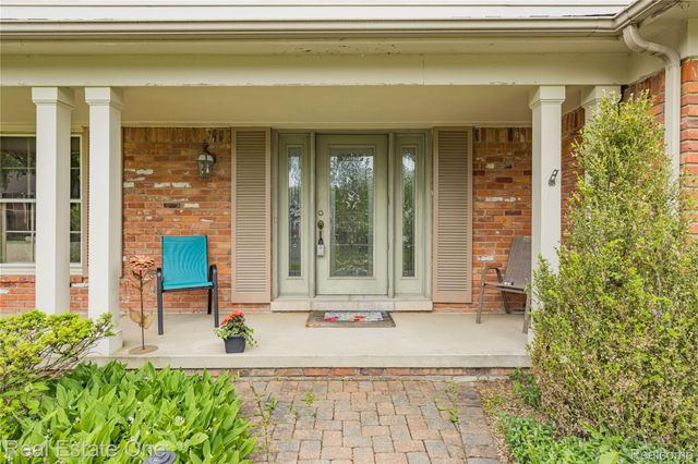 2503 Wickfield Road, West Bloomfield Charter Township, MI 48323