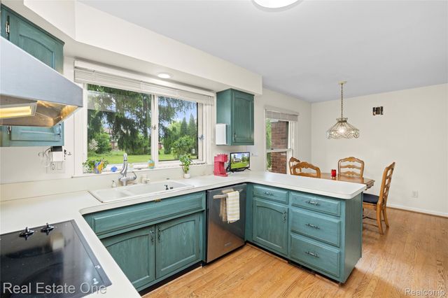 2503 Wickfield Road, West Bloomfield Charter Township, MI 48323