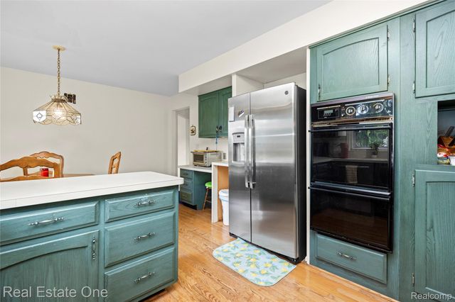 2503 Wickfield Road, West Bloomfield Charter Township, MI 48323