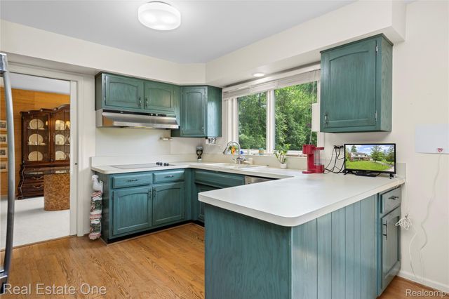 2503 Wickfield Road, West Bloomfield Charter Township, MI 48323