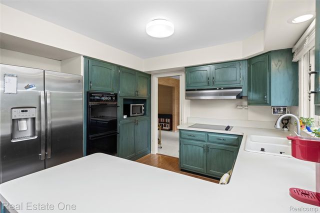 2503 Wickfield Road, West Bloomfield Charter Township, MI 48323
