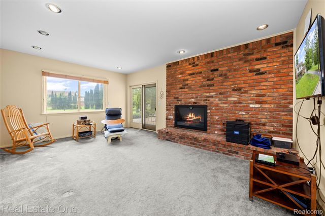 2503 Wickfield Road, West Bloomfield Charter Township, MI 48323
