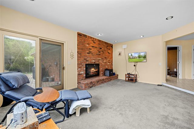 2503 Wickfield Road, West Bloomfield Charter Township, MI 48323