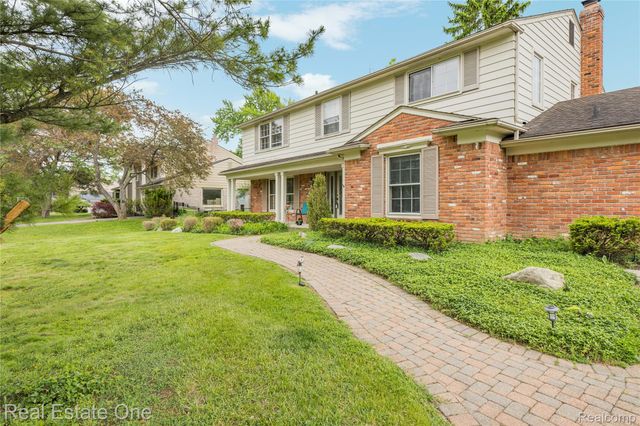 2503 Wickfield Road, West Bloomfield Charter Township, MI 48323
