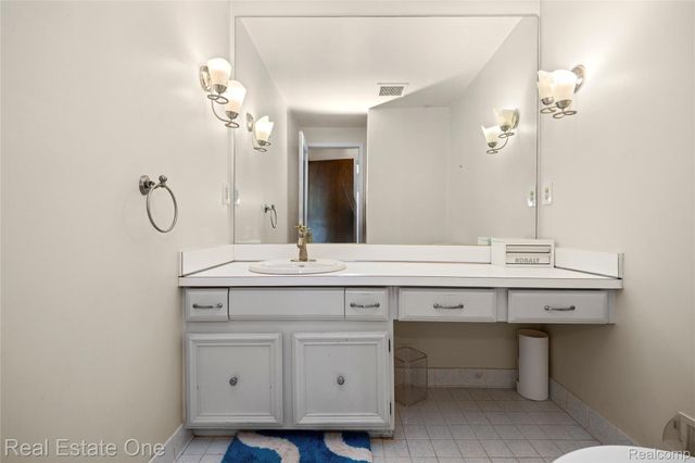2503 Wickfield Road, West Bloomfield Charter Township, MI 48323