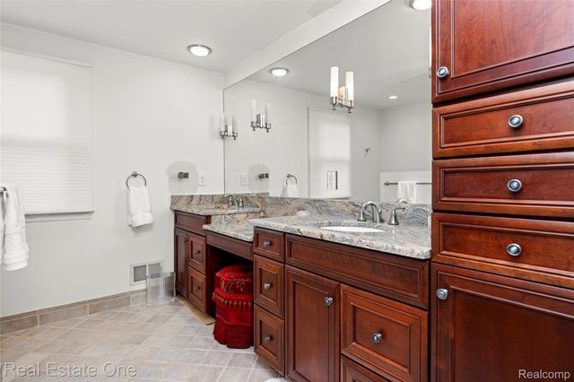 2503 Wickfield Road, West Bloomfield Charter Township, MI 48323