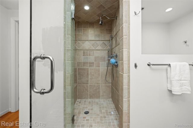 2503 Wickfield Road, West Bloomfield Charter Township, MI 48323