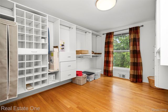 2503 Wickfield Road, West Bloomfield Charter Township, MI 48323
