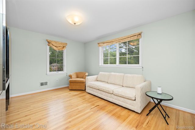 2503 Wickfield Road, West Bloomfield Charter Township, MI 48323