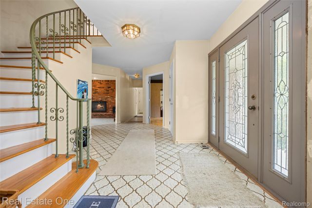 2503 Wickfield Road, West Bloomfield Charter Township, MI 48323