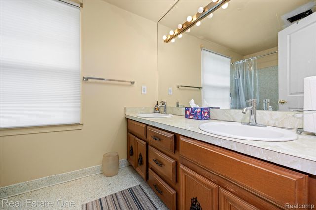 2503 Wickfield Road, West Bloomfield Charter Township, MI 48323