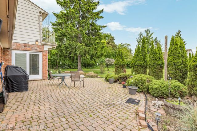 2503 Wickfield Road, West Bloomfield Charter Township, MI 48323