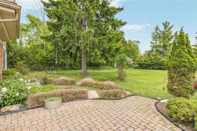 2503 Wickfield Road, West Bloomfield Charter Township, MI 48323