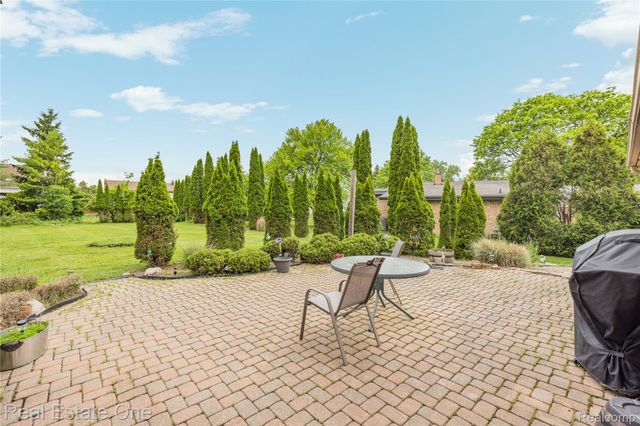 2503 Wickfield Road, West Bloomfield Charter Township, MI 48323