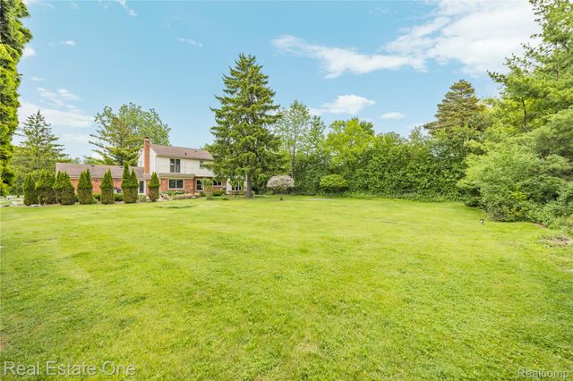 2503 Wickfield Road, West Bloomfield Charter Township, MI 48323