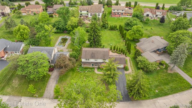 2503 Wickfield Road, West Bloomfield Charter Township, MI 48323