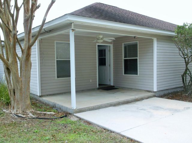 2256 Whispering Pines Boulevard, Navarre, FL 32566