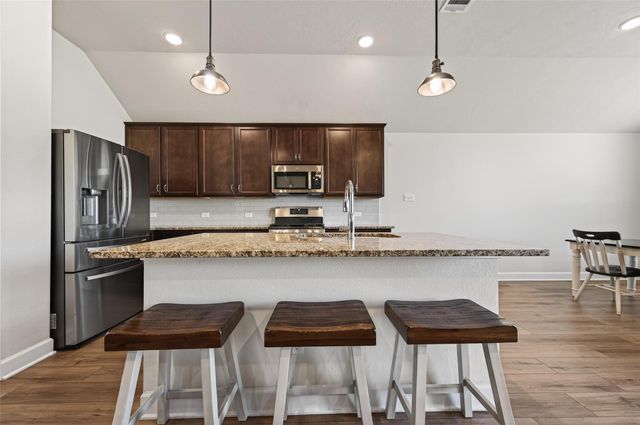 917 Farm Path, Brenham, TX 77833