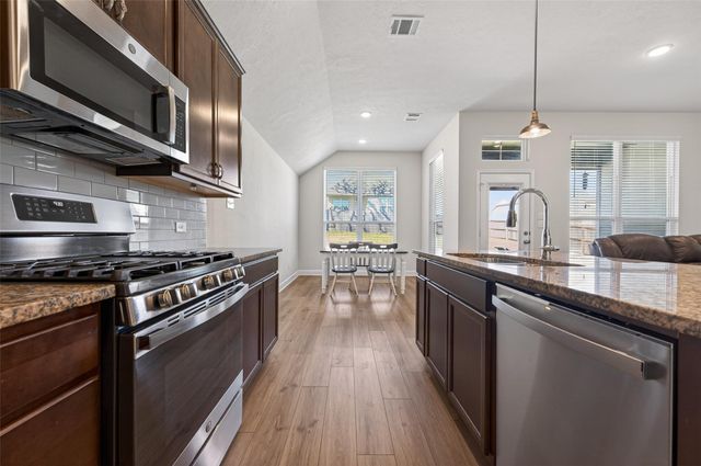 917 Farm Path, Brenham, TX 77833