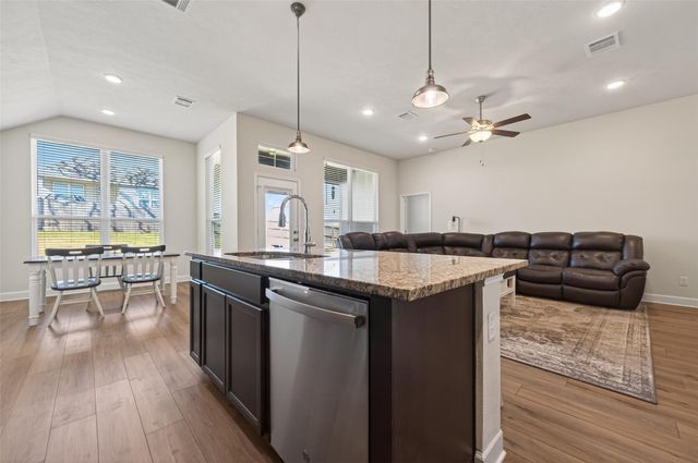 917 Farm Path, Brenham, TX 77833