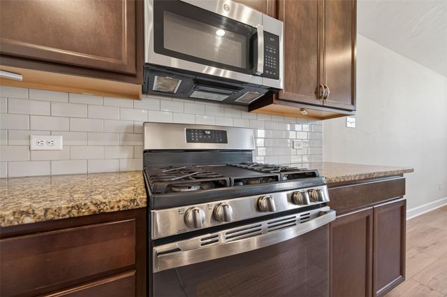 917 Farm Path, Brenham, TX 77833