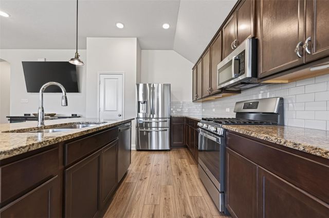 917 Farm Path, Brenham, TX 77833