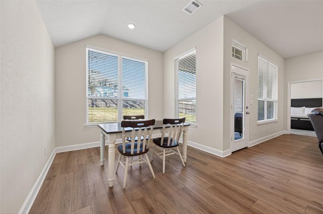 917 Farm Path, Brenham, TX 77833