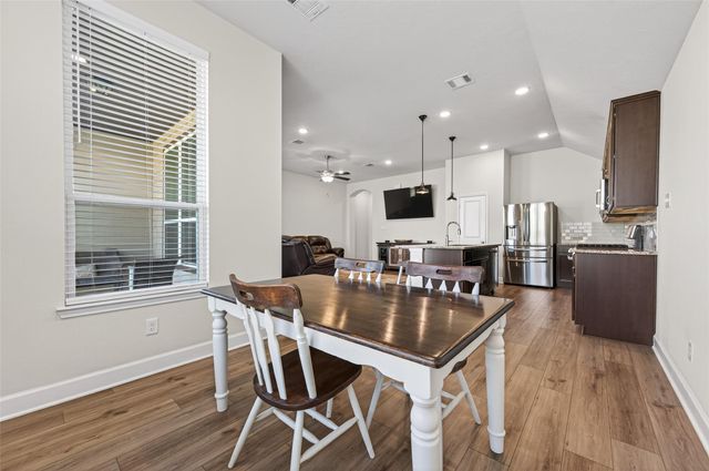 917 Farm Path, Brenham, TX 77833