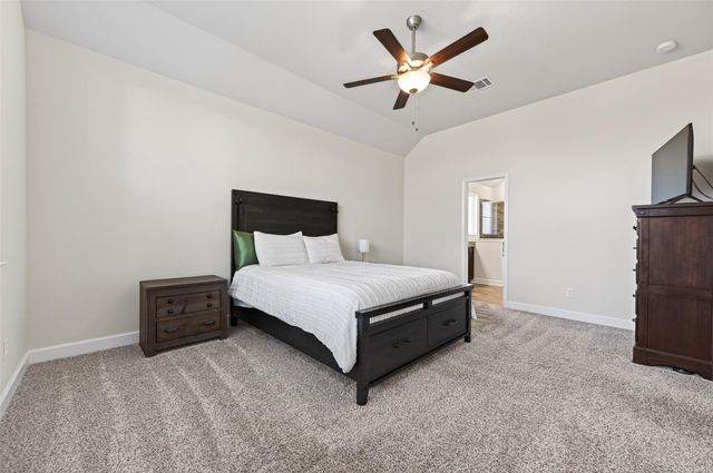 917 Farm Path, Brenham, TX 77833