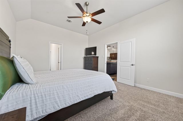 917 Farm Path, Brenham, TX 77833