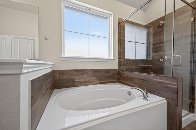 917 Farm Path, Brenham, TX 77833