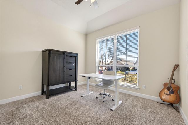 917 Farm Path, Brenham, TX 77833