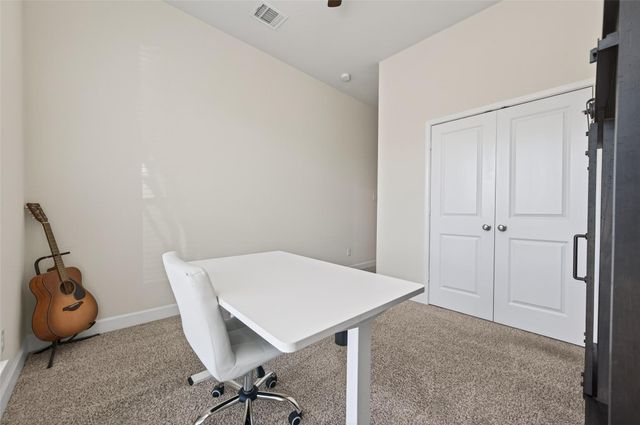 917 Farm Path, Brenham, TX 77833