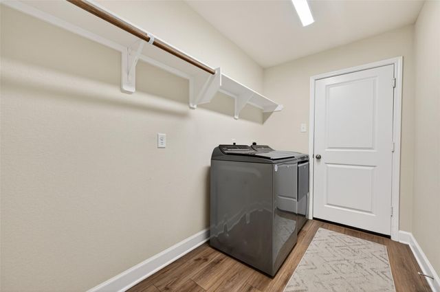 917 Farm Path, Brenham, TX 77833