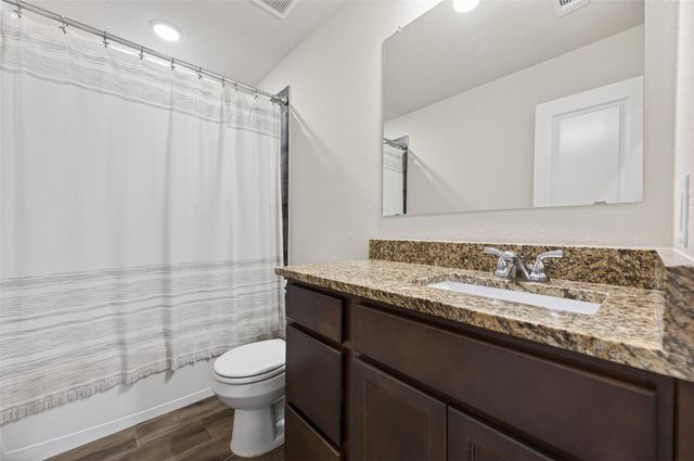 917 Farm Path, Brenham, TX 77833