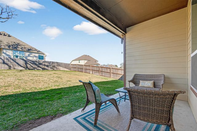 917 Farm Path, Brenham, TX 77833